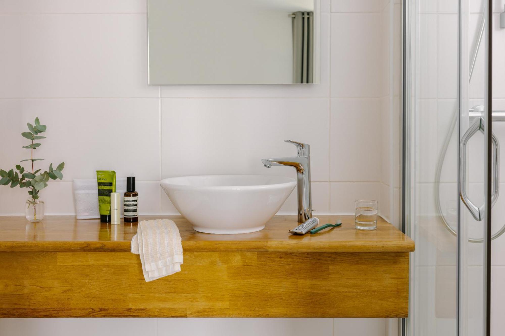 Yelo Lumiere Powered By Sonder Hotel Cannes Room photo
