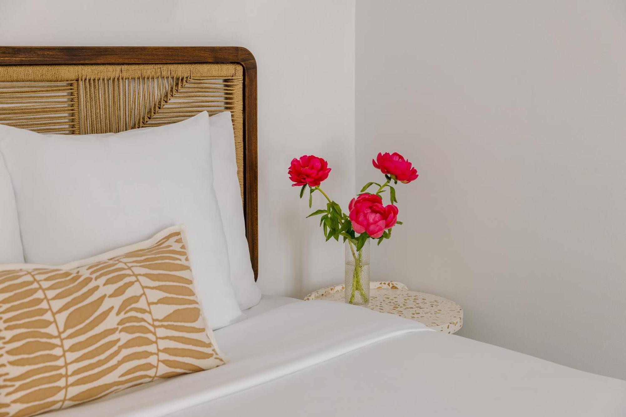 Yelo Lumiere Powered By Sonder Hotel Cannes Room photo