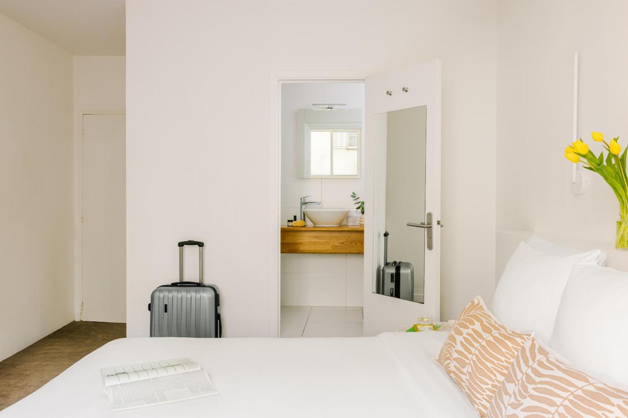 Yelo Lumiere Powered By Sonder Hotel Cannes Room photo