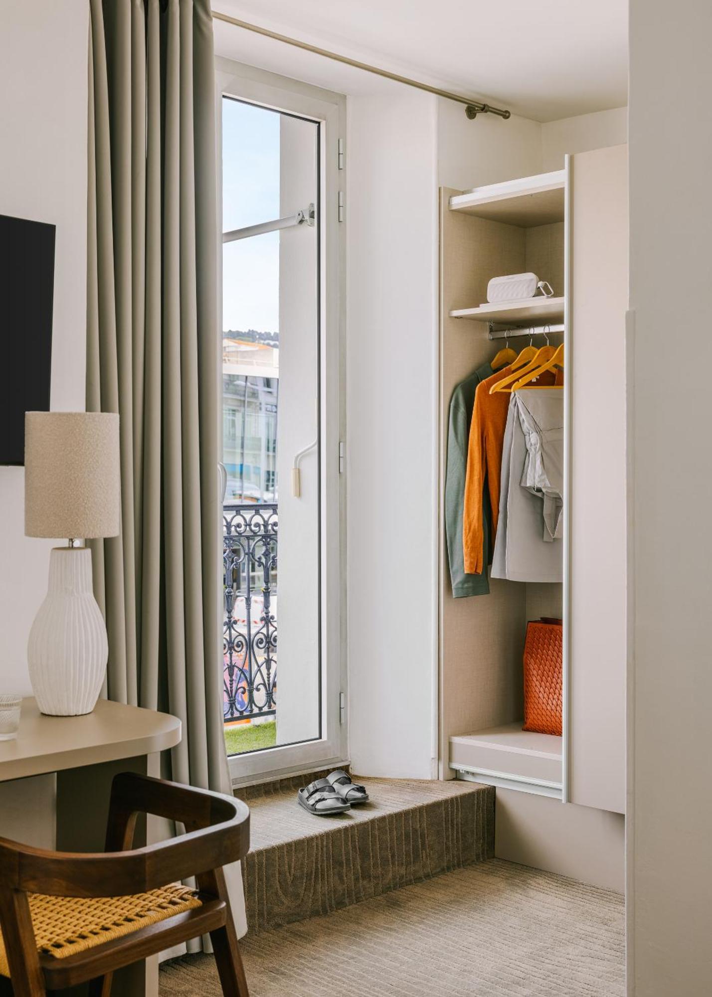 Yelo Lumiere Powered By Sonder Hotel Cannes Room photo
