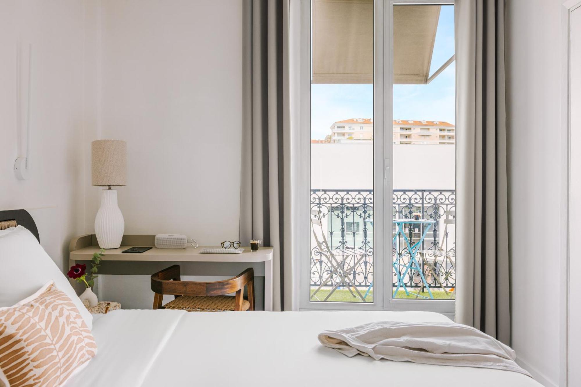 Yelo Lumiere Powered By Sonder Hotel Cannes Room photo