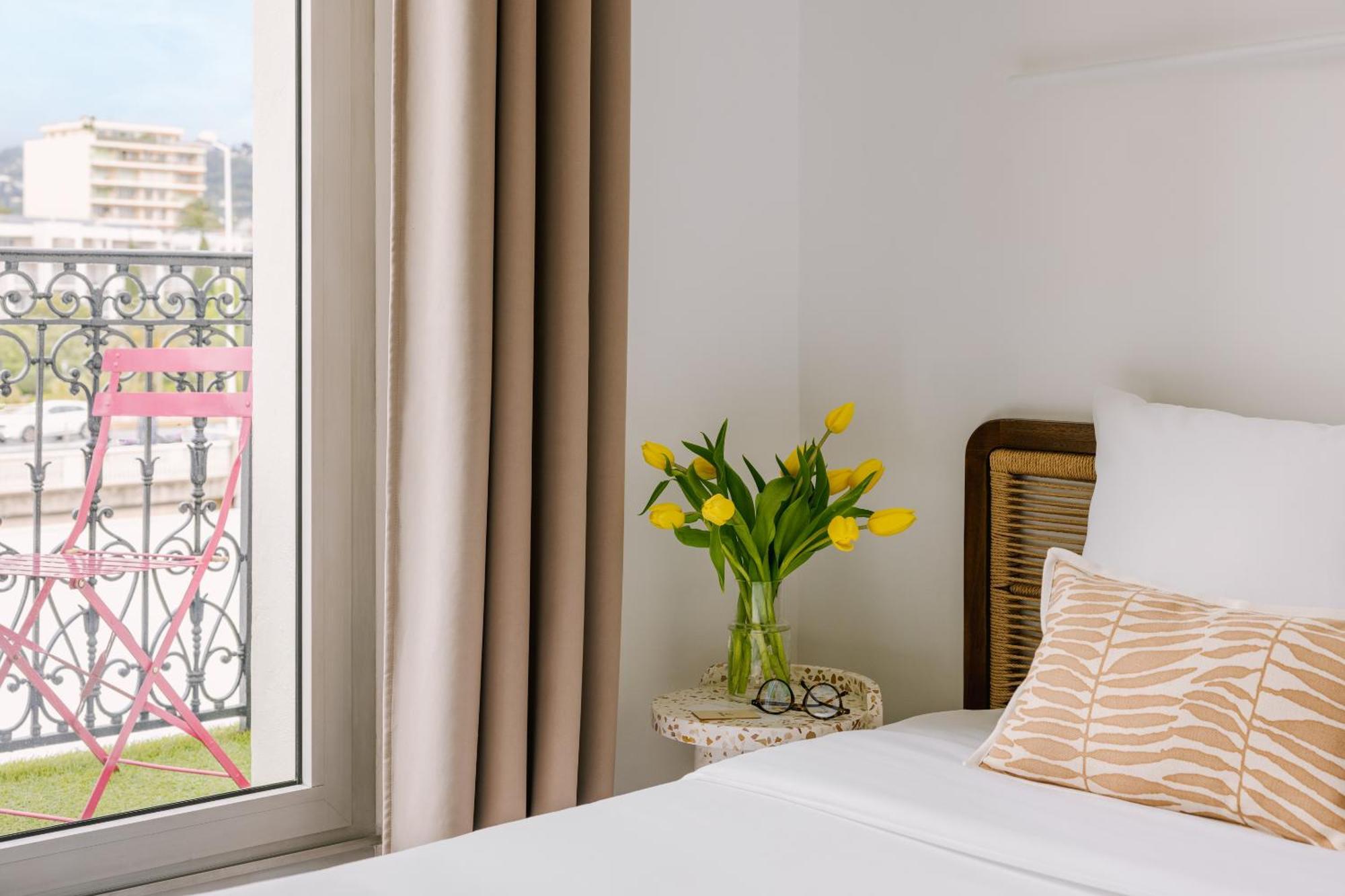 Yelo Lumiere Powered By Sonder Hotel Cannes Room photo